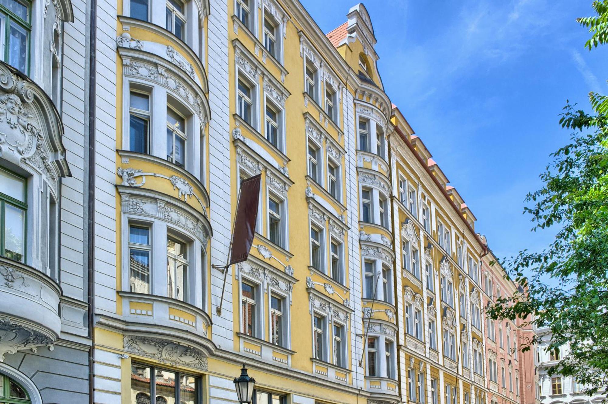 Milosrdnych Apartments Prag Exteriör bild