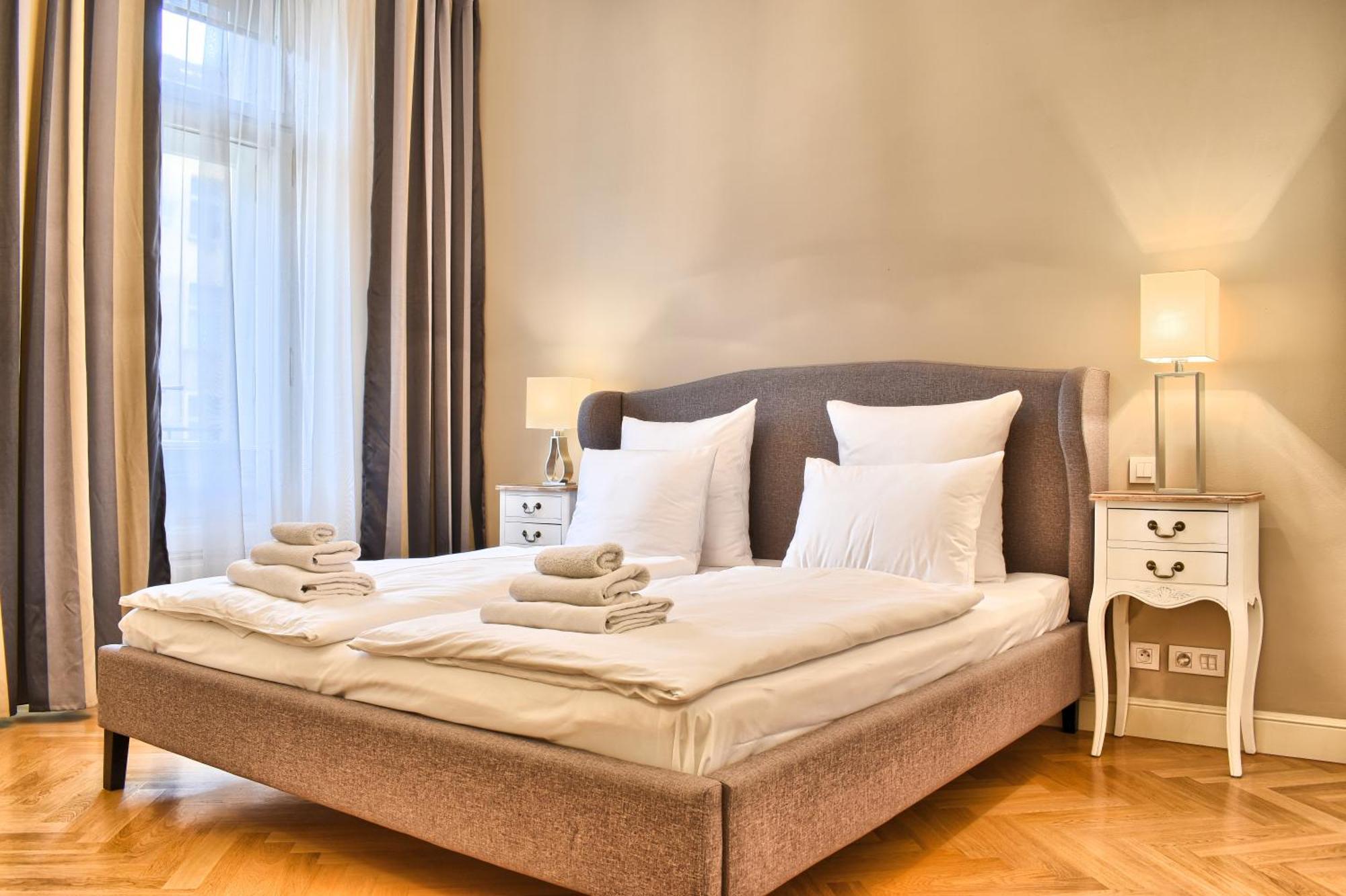 Milosrdnych Apartments Prag Exteriör bild