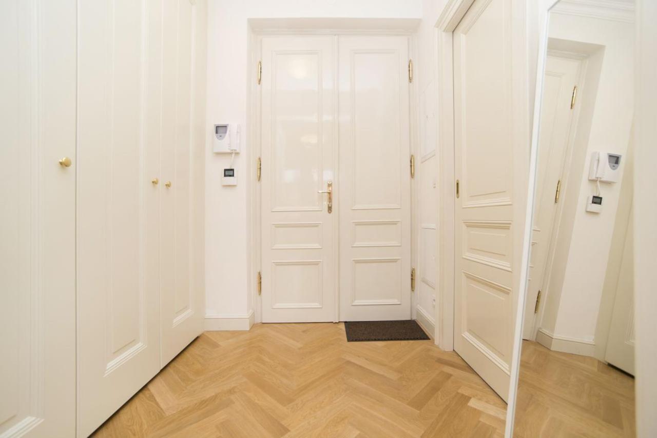 Milosrdnych Apartments Prag Rum bild
