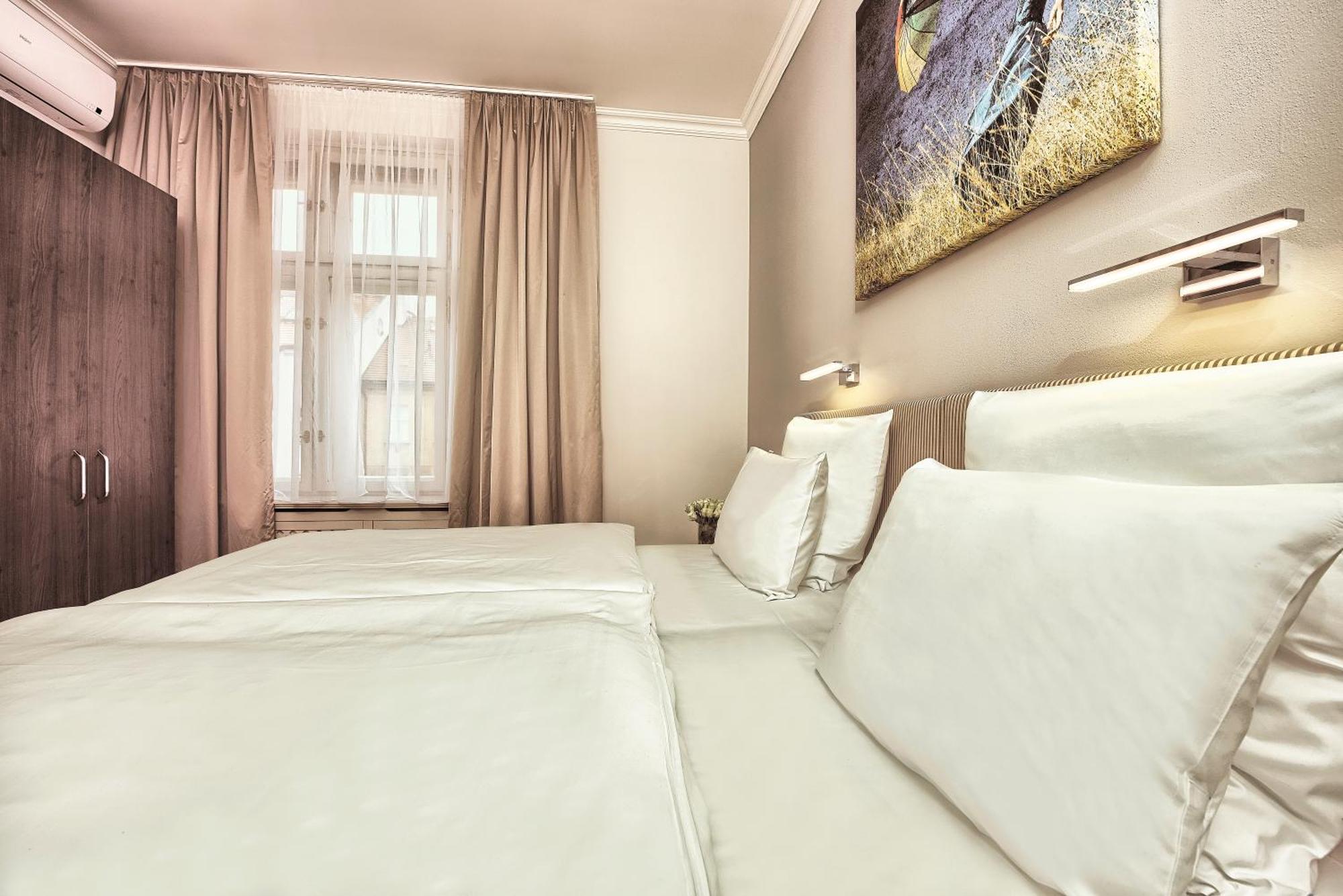 Milosrdnych Apartments Prag Rum bild