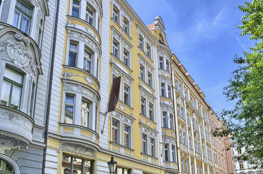 Milosrdnych Apartments Prag Exteriör bild